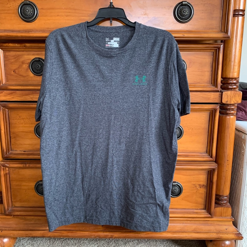 Men’s heather Grey under armour tshirt with green logo. M